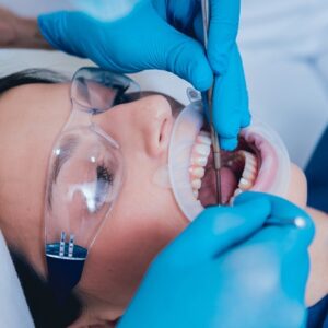 What is the average price of a root canal in Pakistan?